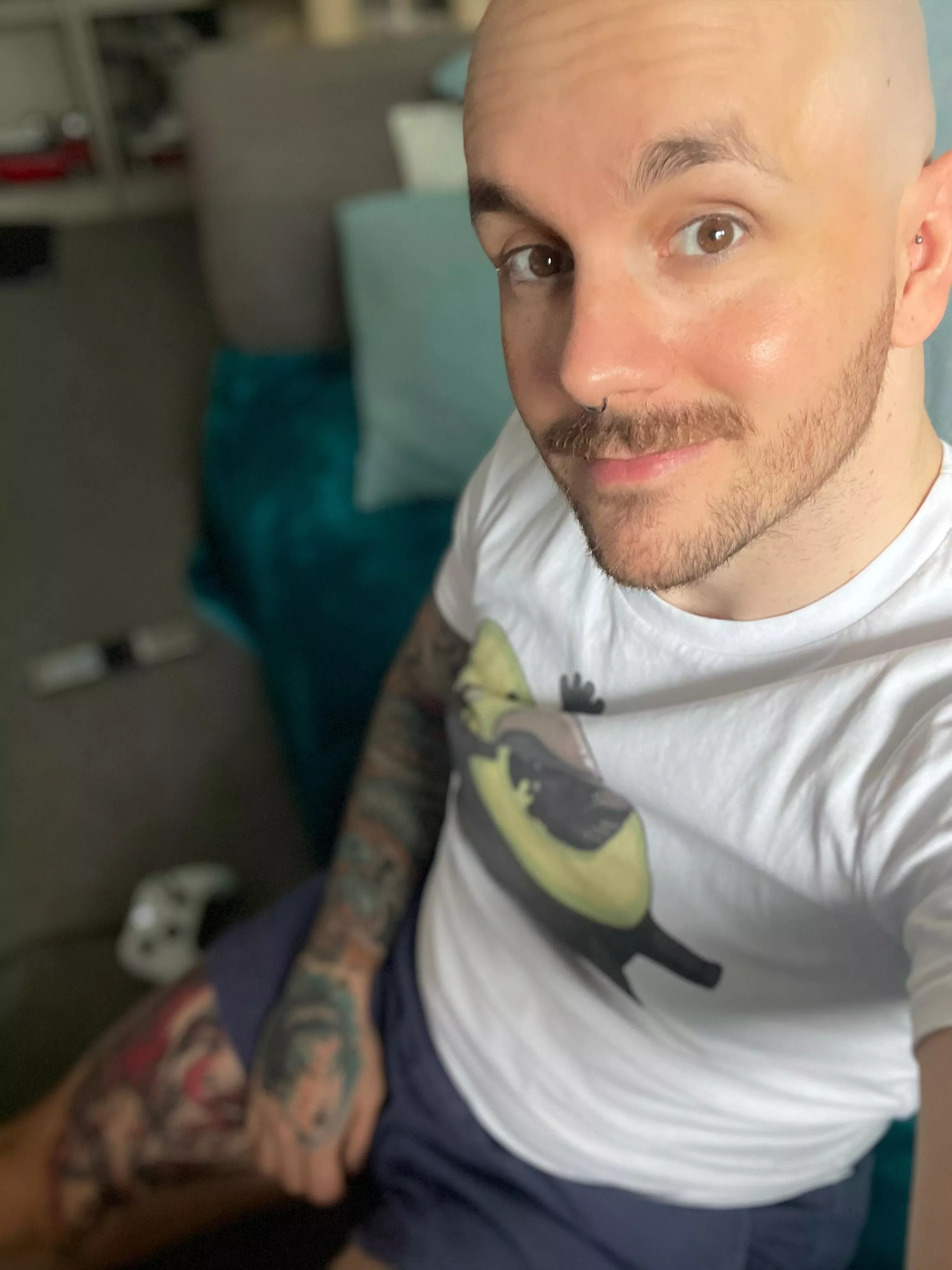 Pretending it is Summer, whilst freezing my nads off 😂😂