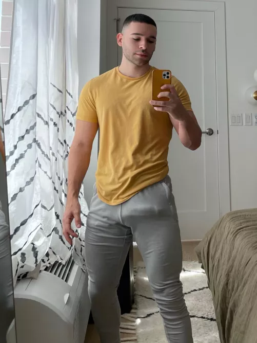 Rock hard in my sweatpants 🥵