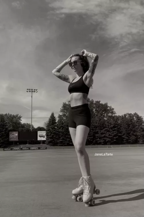 Roller skating is my favorite form of cardio, but you can be my second 🛼