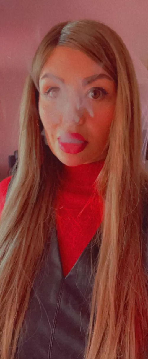 Smoking queen 👸🏽