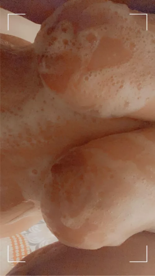 Splish splash, come watch me take a bath💦😉