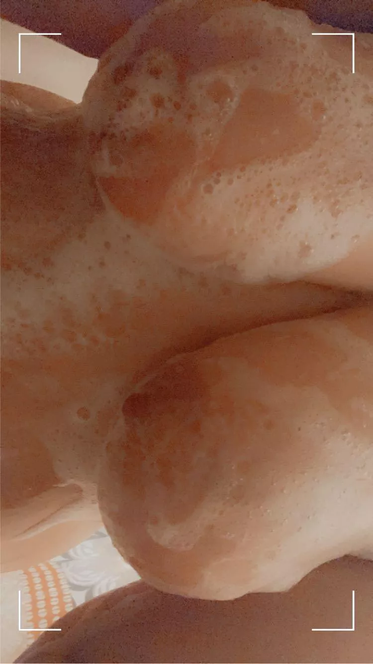 Splish splash, come watch me take a bath💦😉