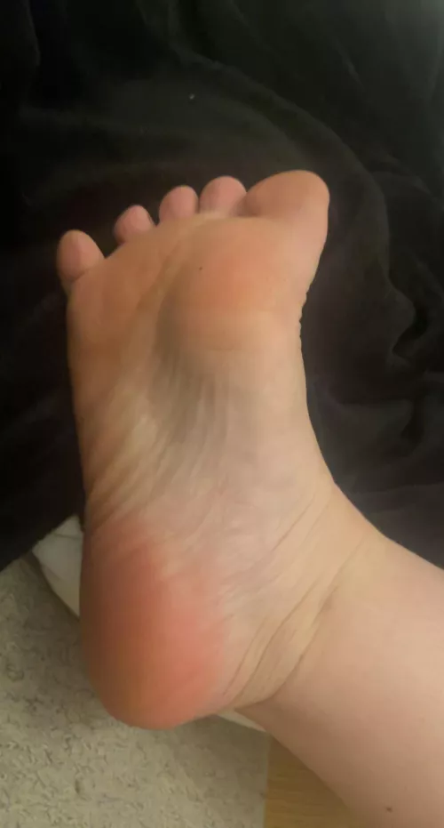Spreading my toes for you