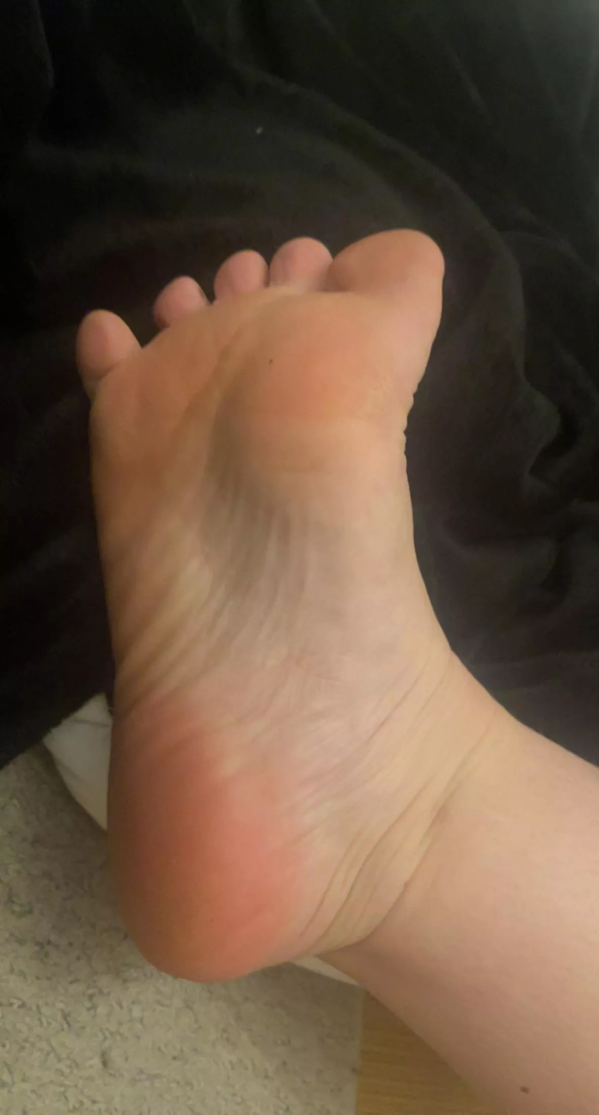 Spreading my toes for you