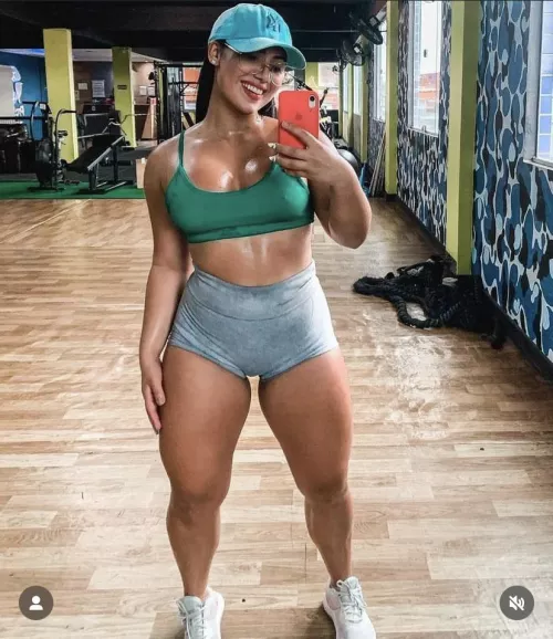 Sweaty thickness 🤤