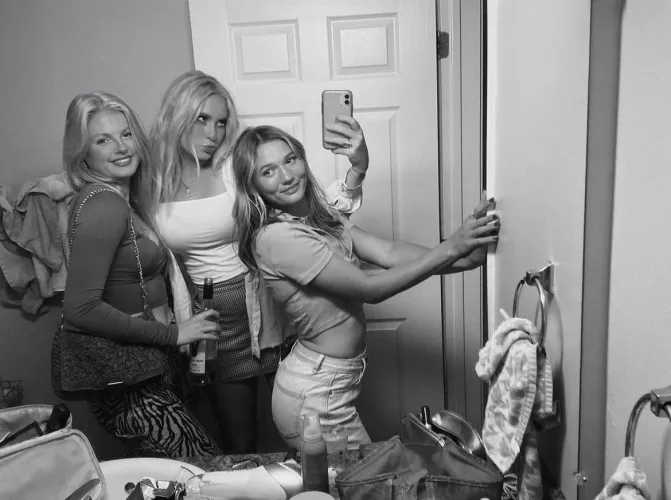 Three Blondes Going Out