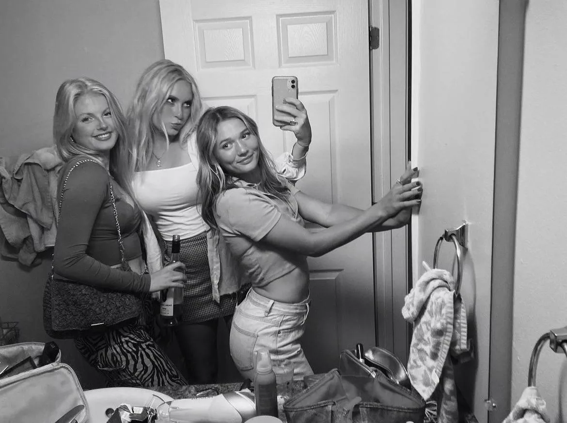 Three Blondes Going Out