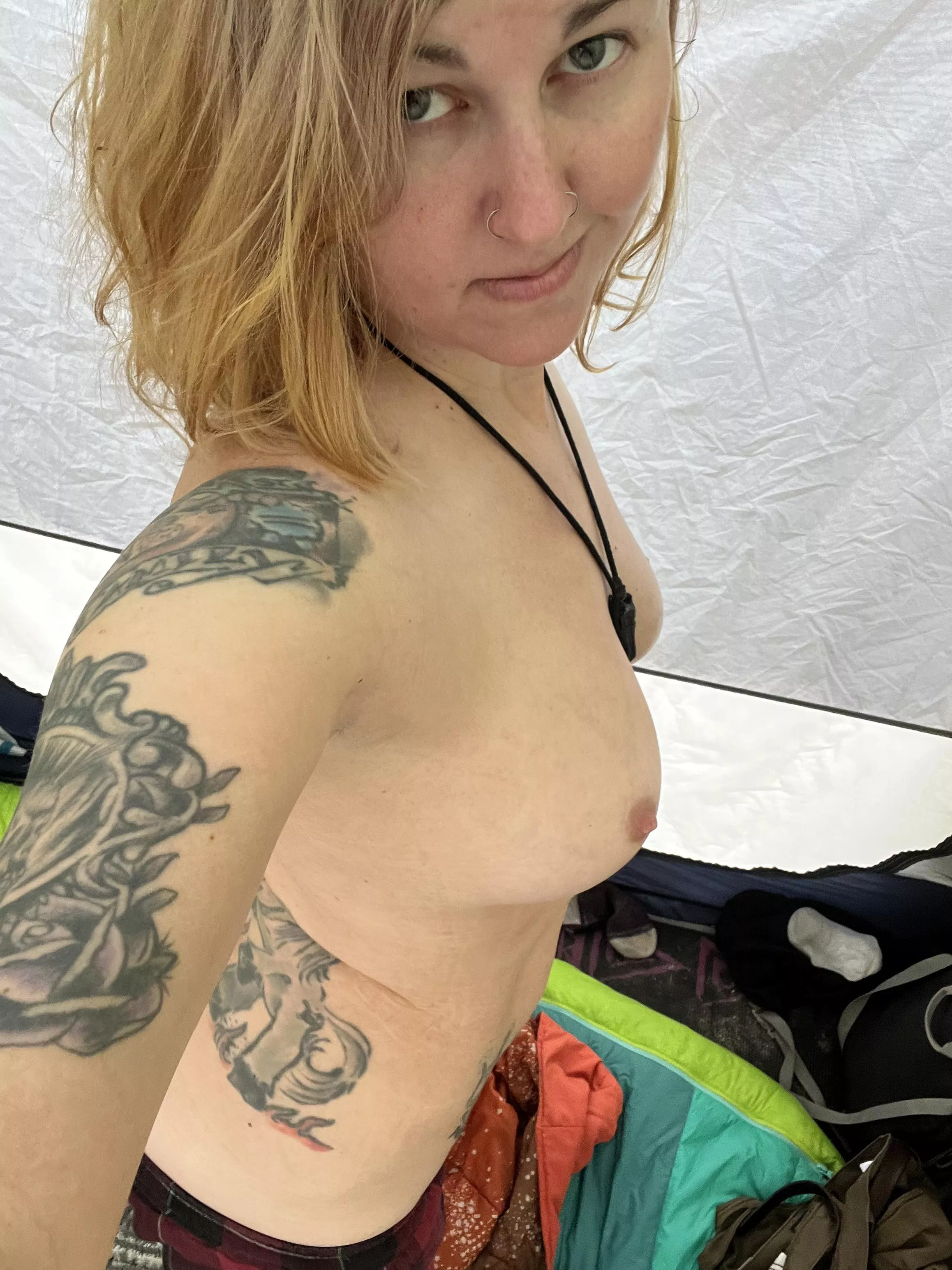 Topless in a tent yes please 🏕️💋