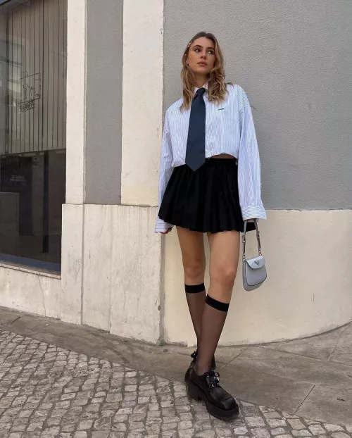 Totally weak for German model Stefanie Giesinger! Any bud wants to help me cum on her? Can tribute.