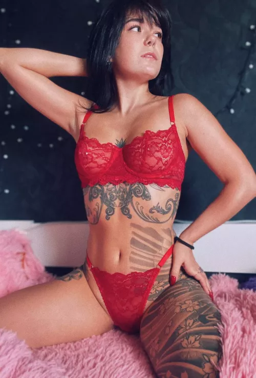 Waiting for tummy massage [img]