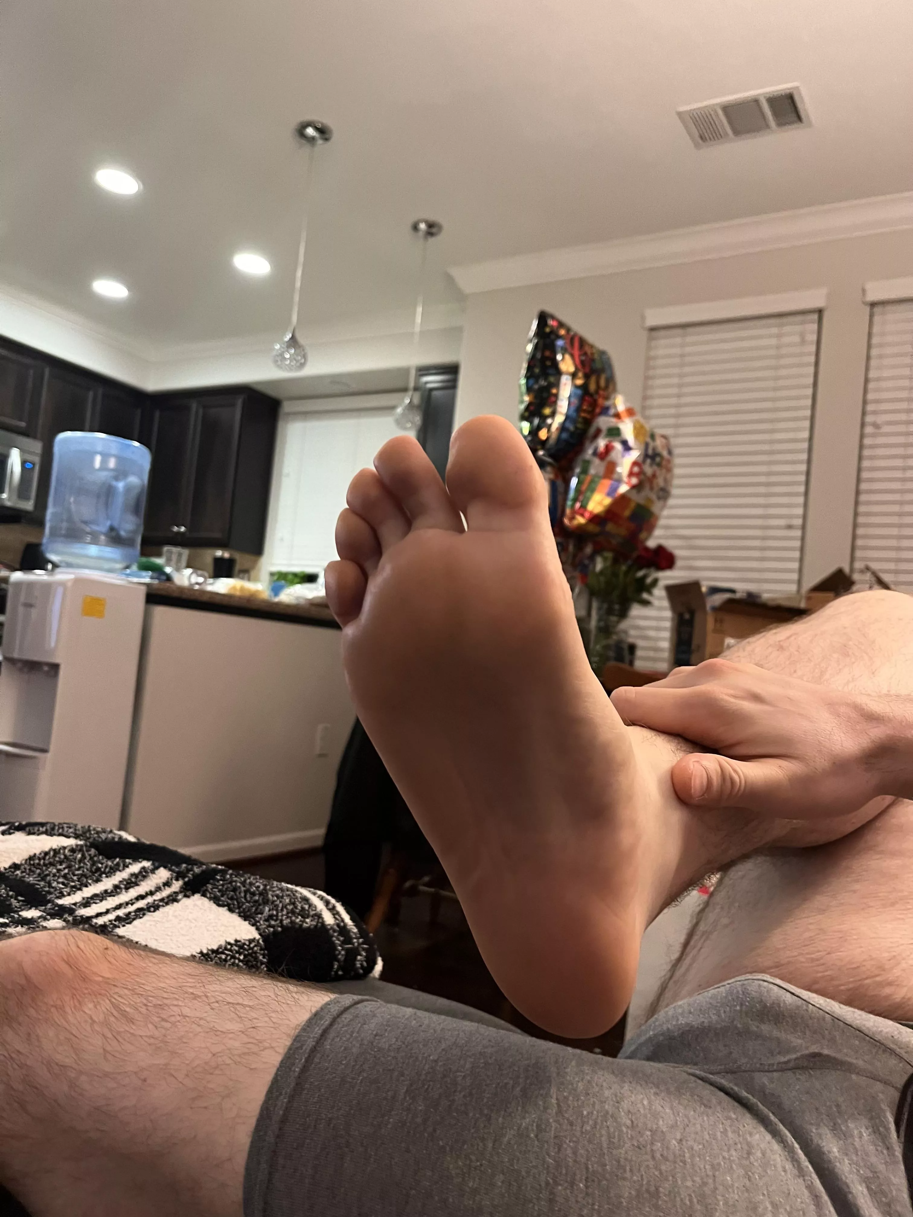 Waiting on you to take a long hard lick😏👅👣