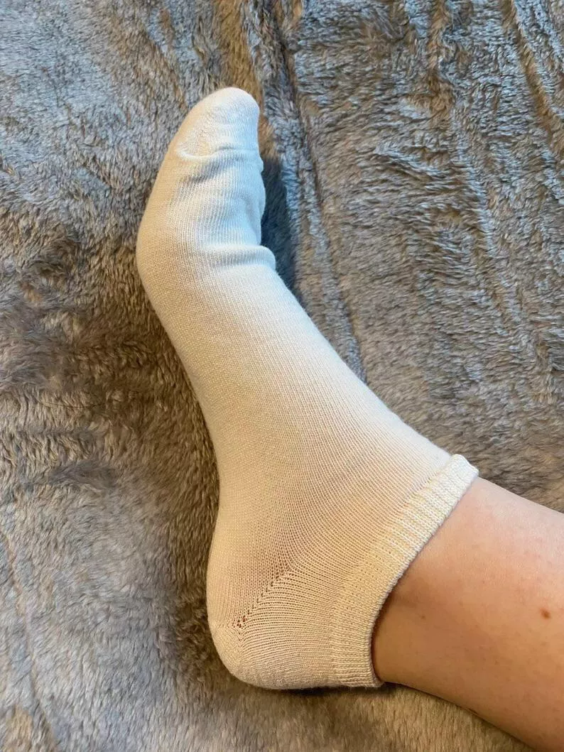 White socks for sale 🤍 Let me know what you think! $15 with shipping included and 1 day wear