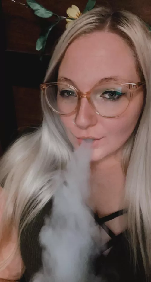 Who else is up smoking? What’s your go to smoking device? :p
