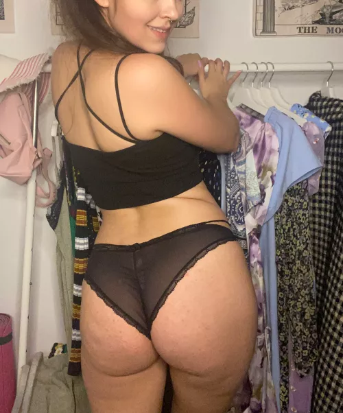 Witchy girl with a big bang 😈