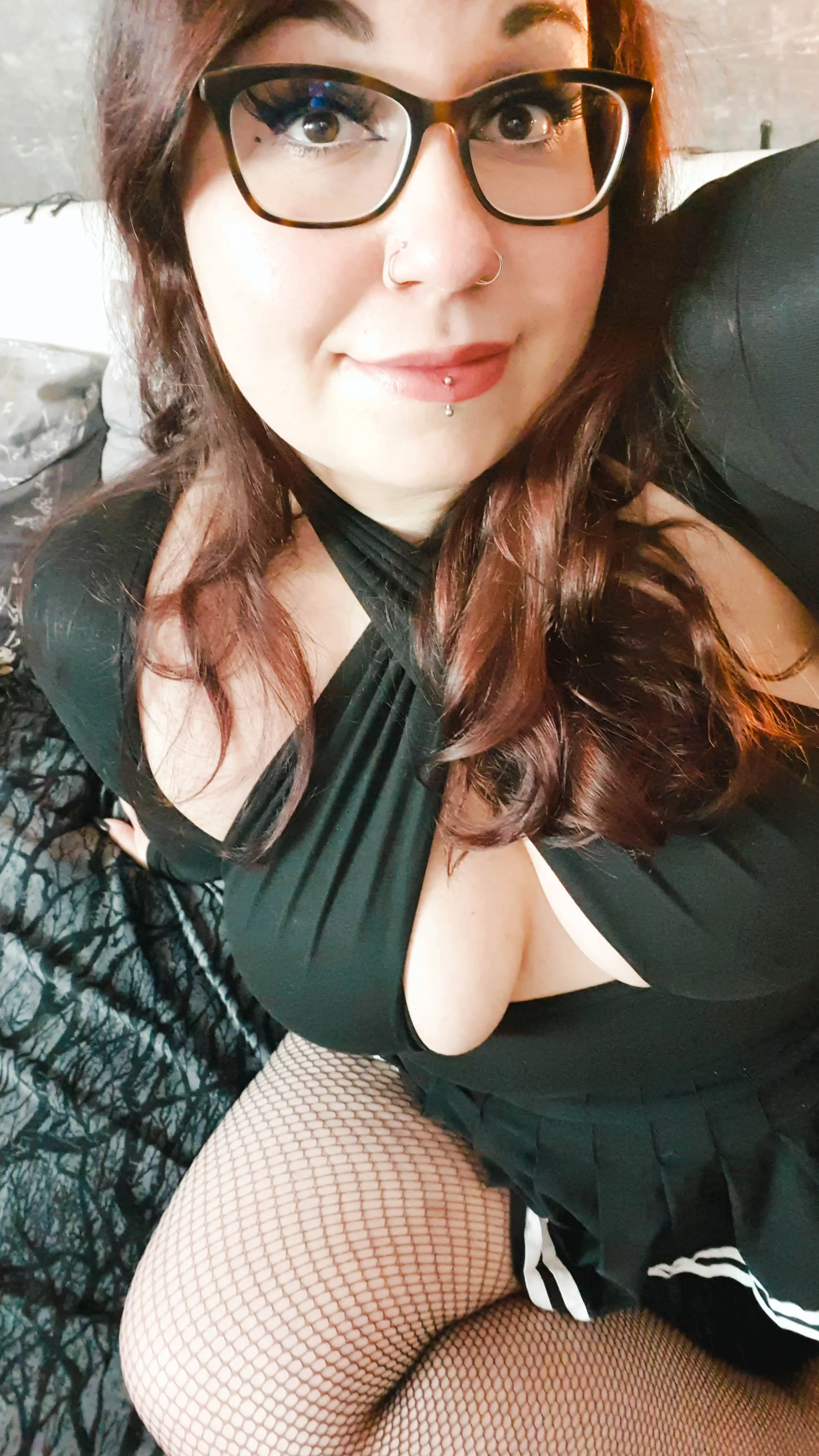 Would you be able to resist looking at my boobs in this shirt? ✨