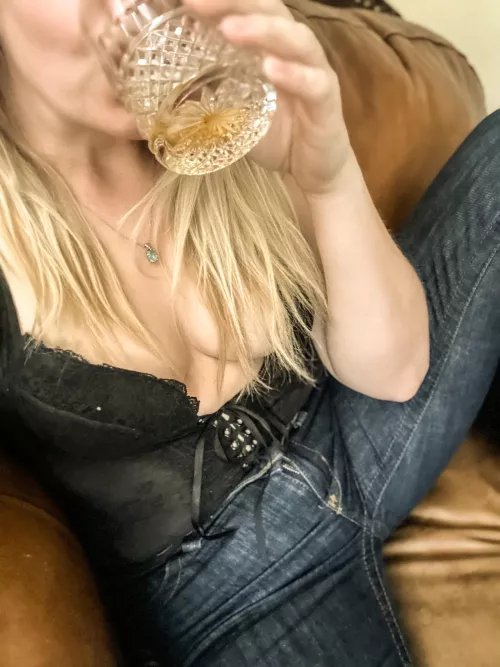 You spoil me, this MILF will spoil you 😈☺️