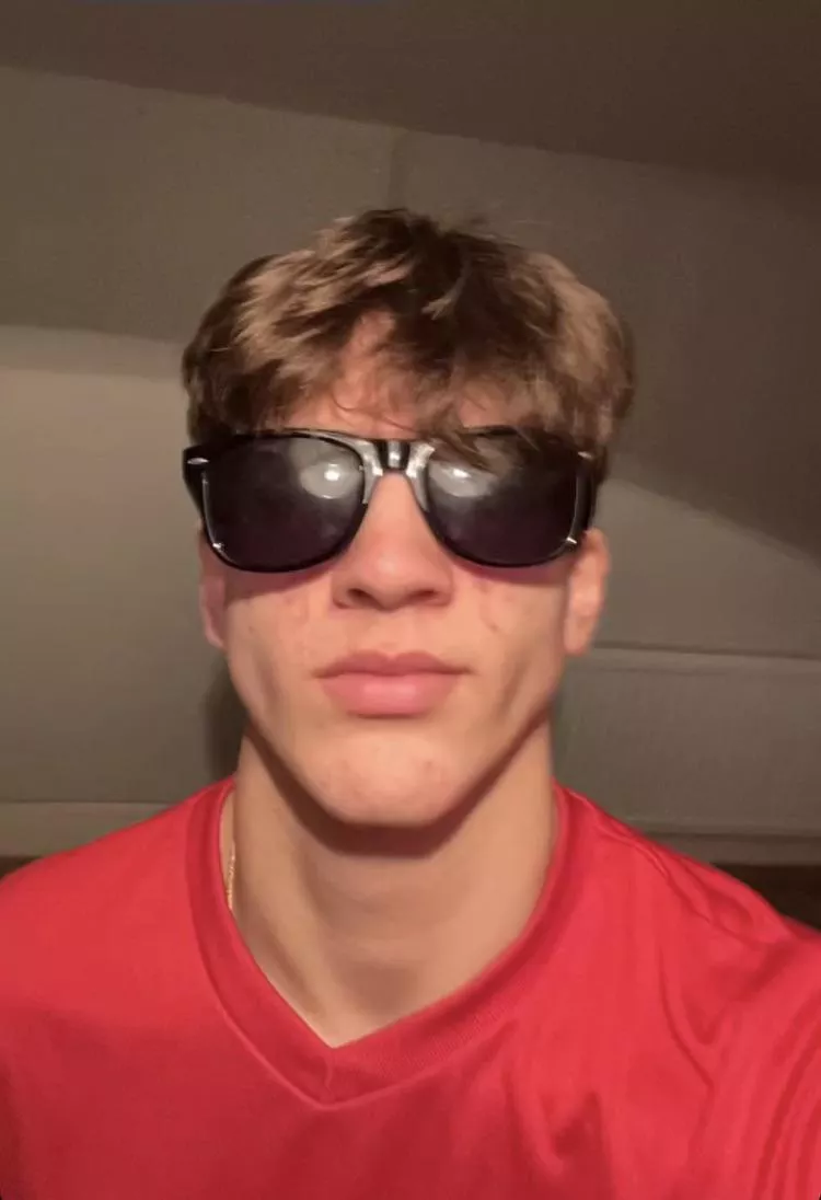 18m looking to rate 18-19 yo sweaty assholes hmu on sc: alt.angel18