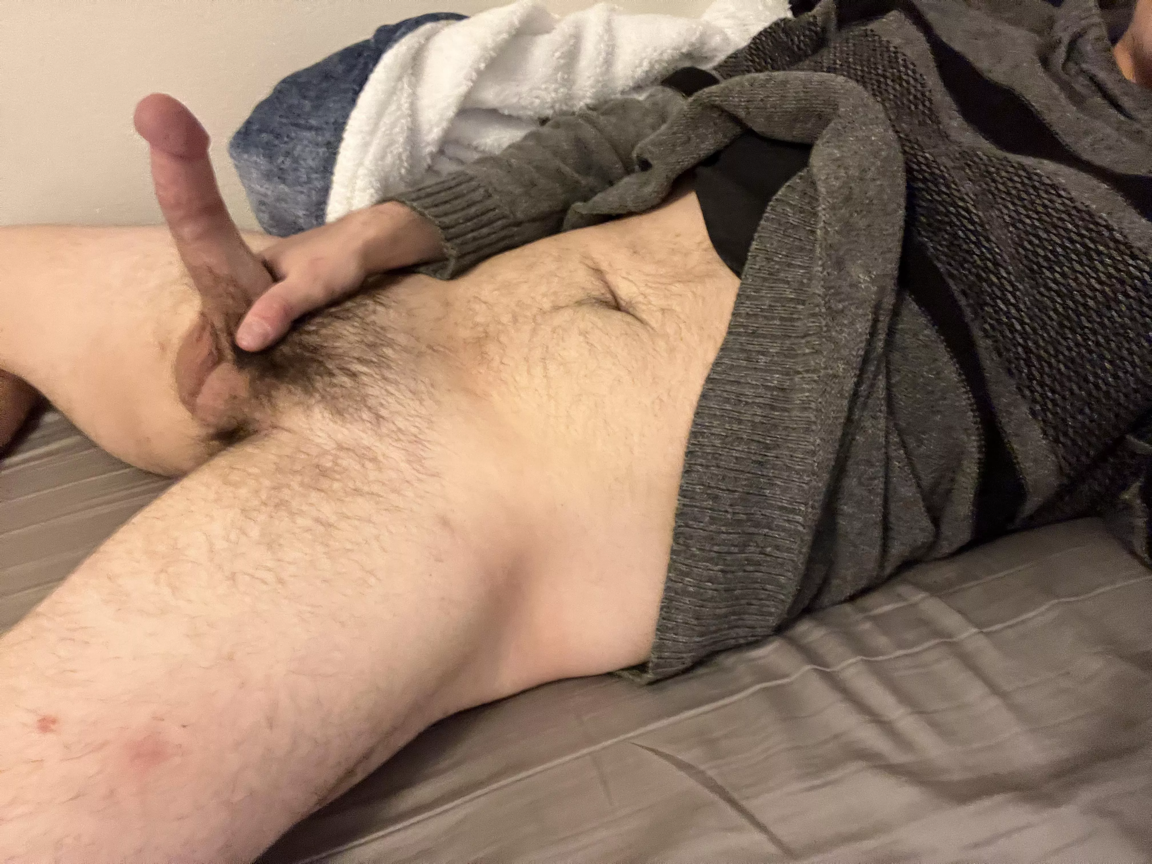 19 college bro horny as fuck jerking off in the dorms. DM for snap into all guys