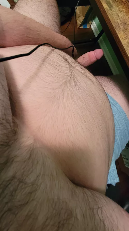 19 fat bottom sub. looking for horny tops to jack off with. snap: mike_m22523