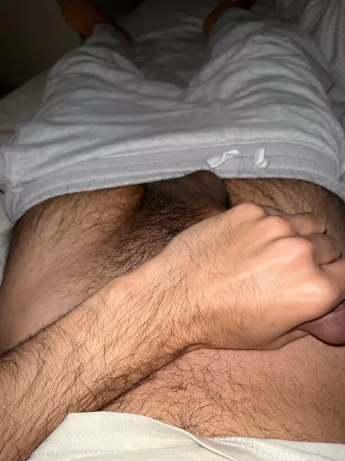 20m looking to jerk off together, add me: zinbin123