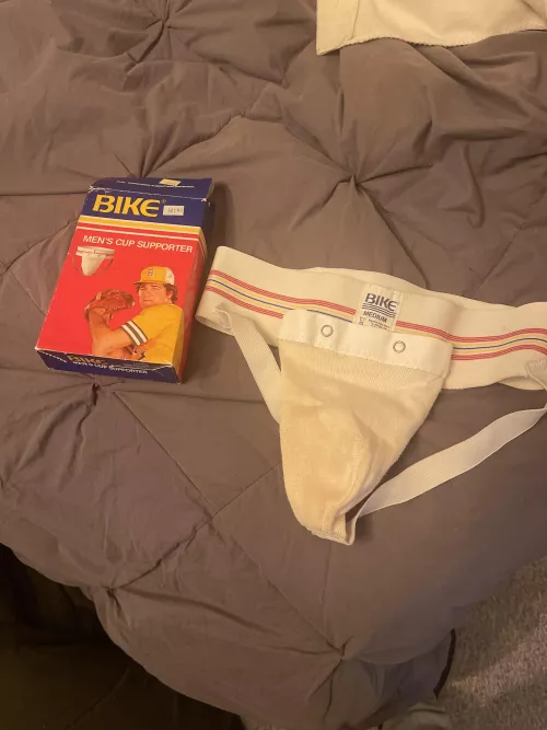 31 🏳️‍🌈 M Scored this jock at my local thrift store for only $.50! I’d love to know more about it or how old it might be!