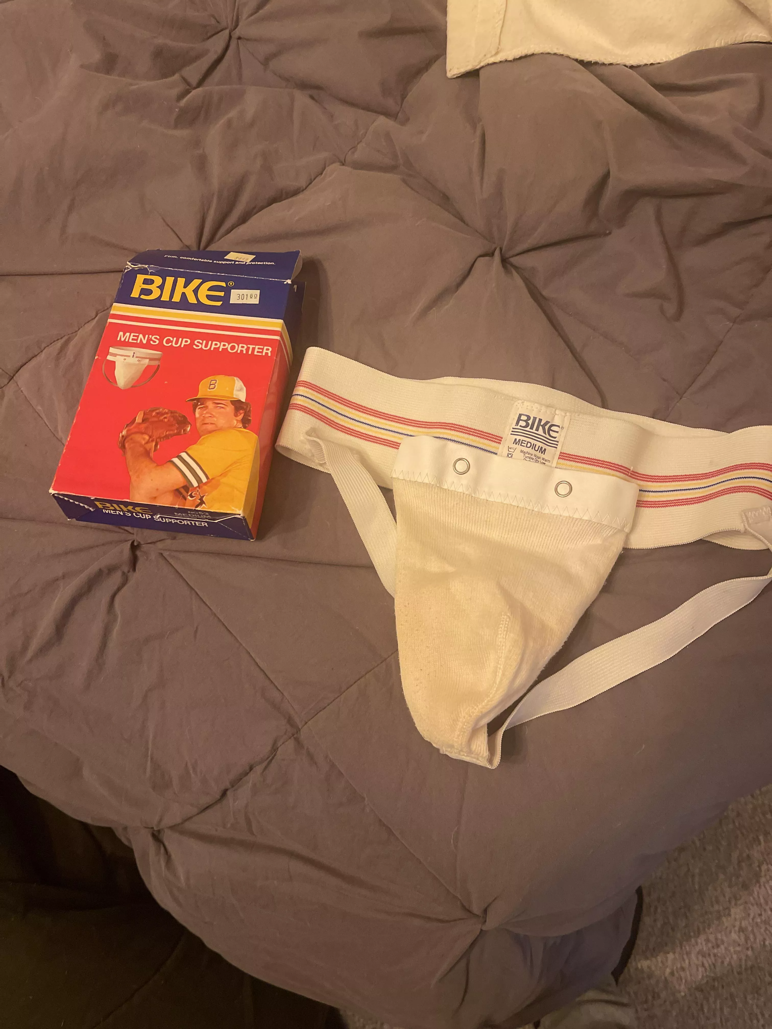 31 🏳️‍🌈 M Scored this jock at my local thrift store for only $.50! I’d love to know more about it or how old it might be!