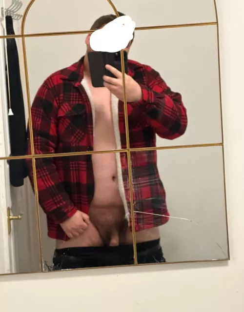 33, chubby, reasonable dick. Looking for long term F to chat with and maybe get each other off.