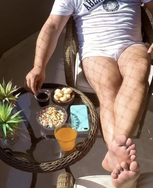 [35] Dad’s breakfast time.