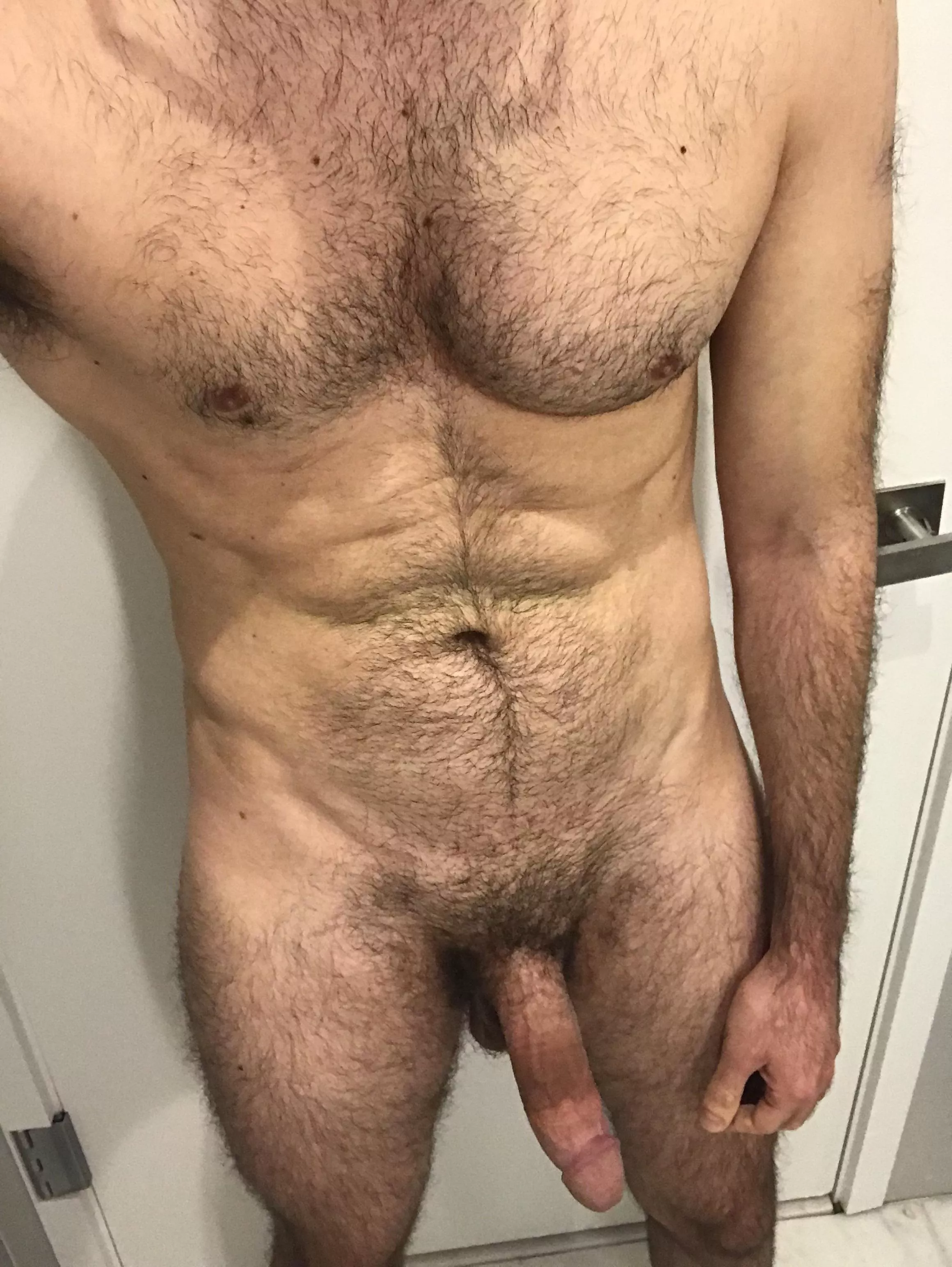 35 hung and fit top. Into guys in jockstraps and sexy underwear @v_m2022763