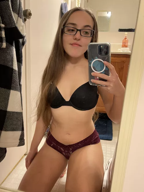 4’8 petite would you fuck me?