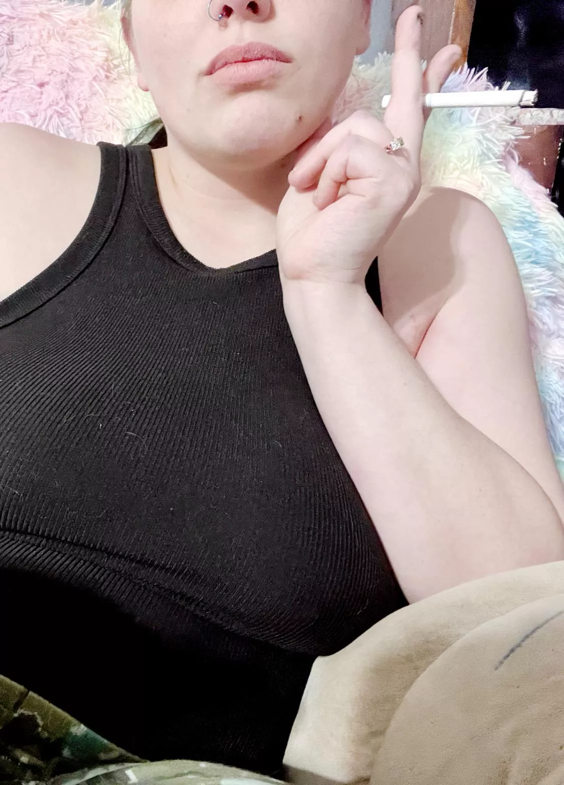 a hoe can get lazy on the weekends 👅🚬🤣