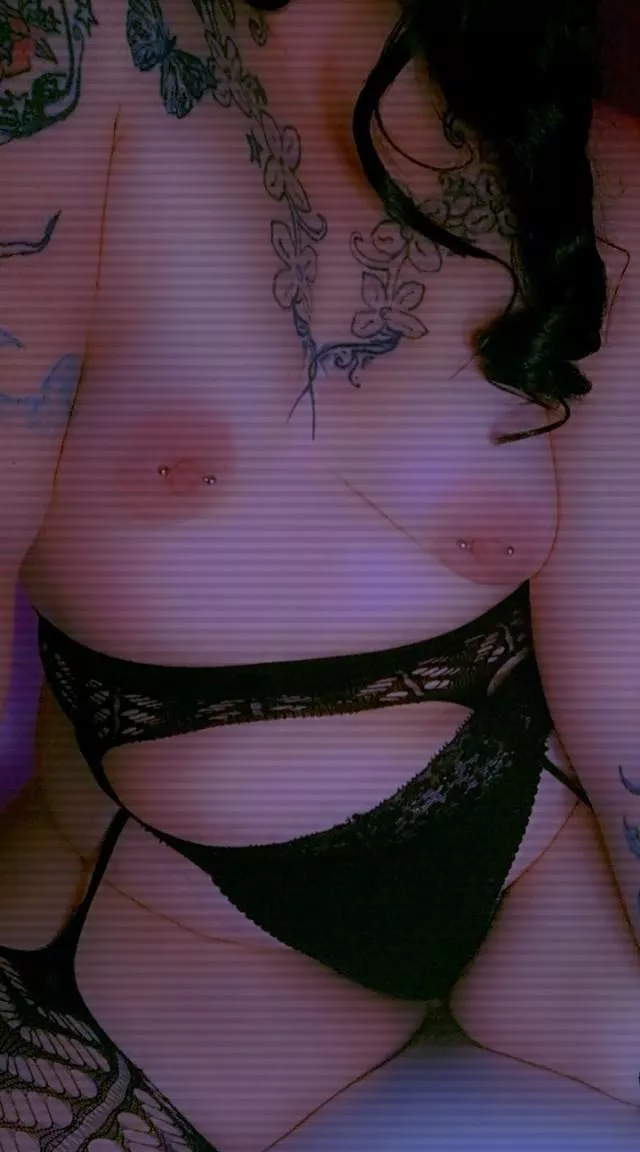 All these milf snacks and no one to gobble them