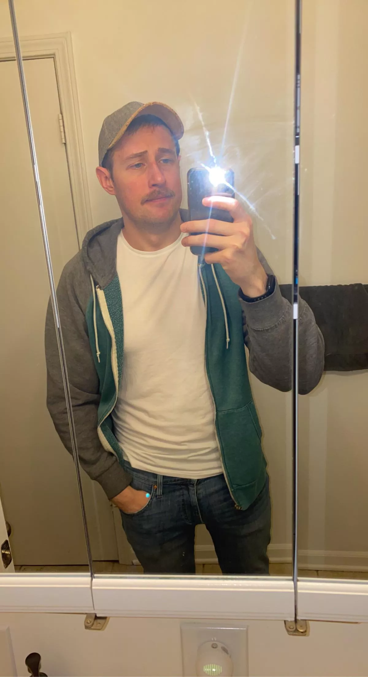 Anybody ever done a sugar detox? Seriously feel like I’m going through a drug withdrawal. Making it thru the day while my body is screaming for a donut on the inside. 🍰🍪🍩🍭