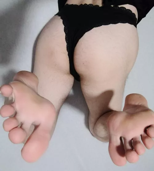 Ass is open after sucking my toes