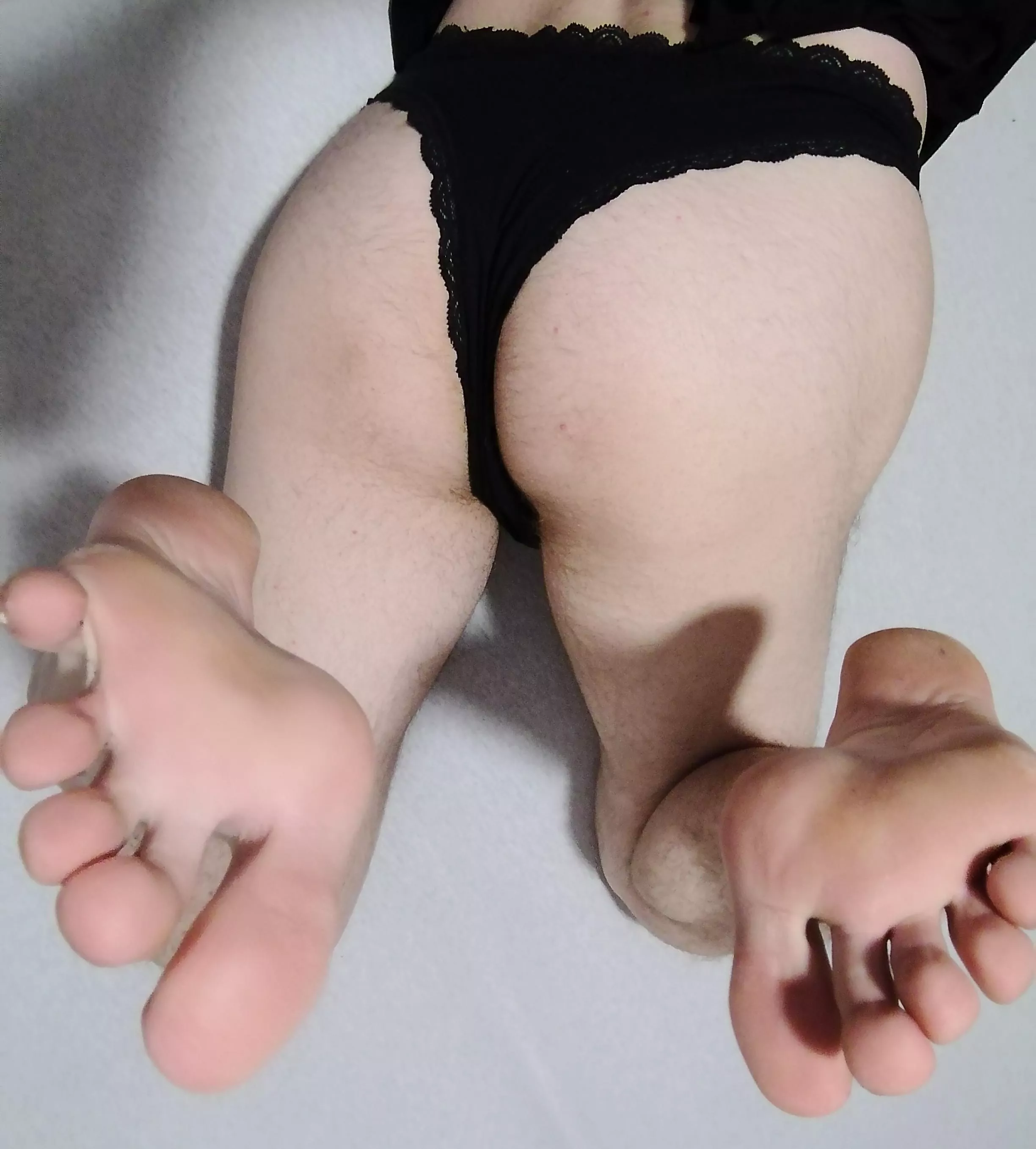 Ass is open after sucking my toes