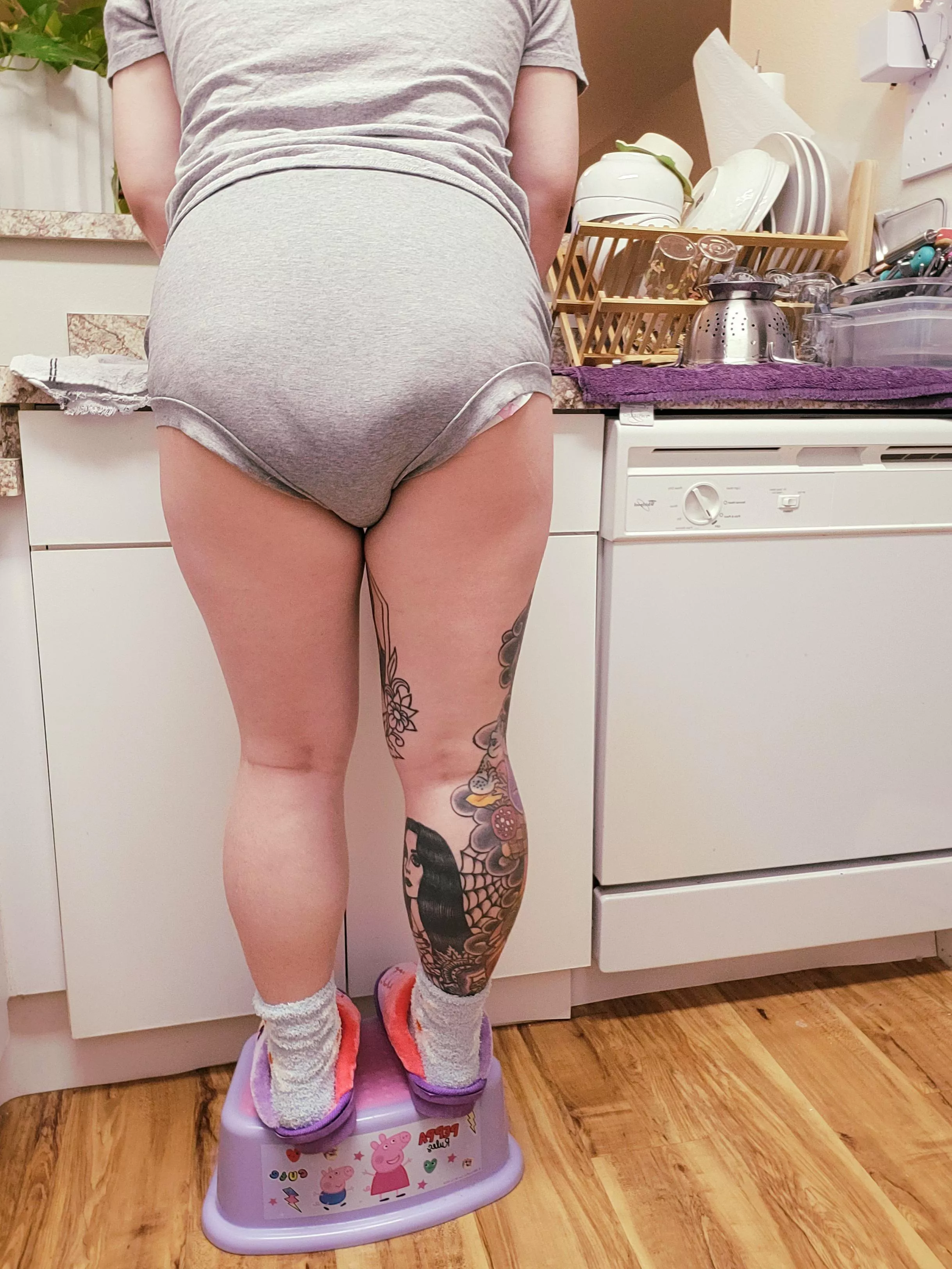 baby wants to help wif dishes! 🧽🚿