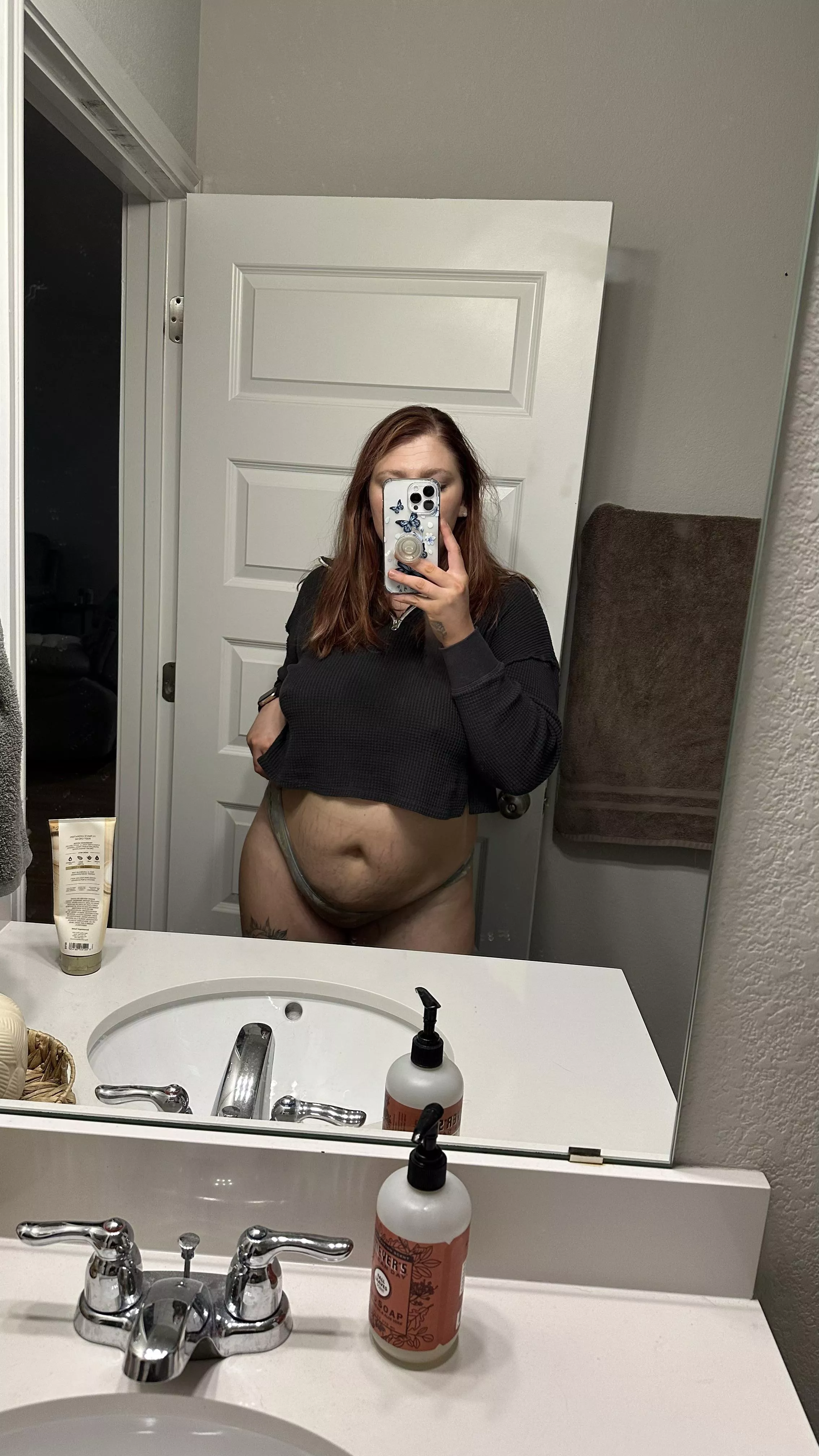 Can this chubby milf convince you to touch yourself?