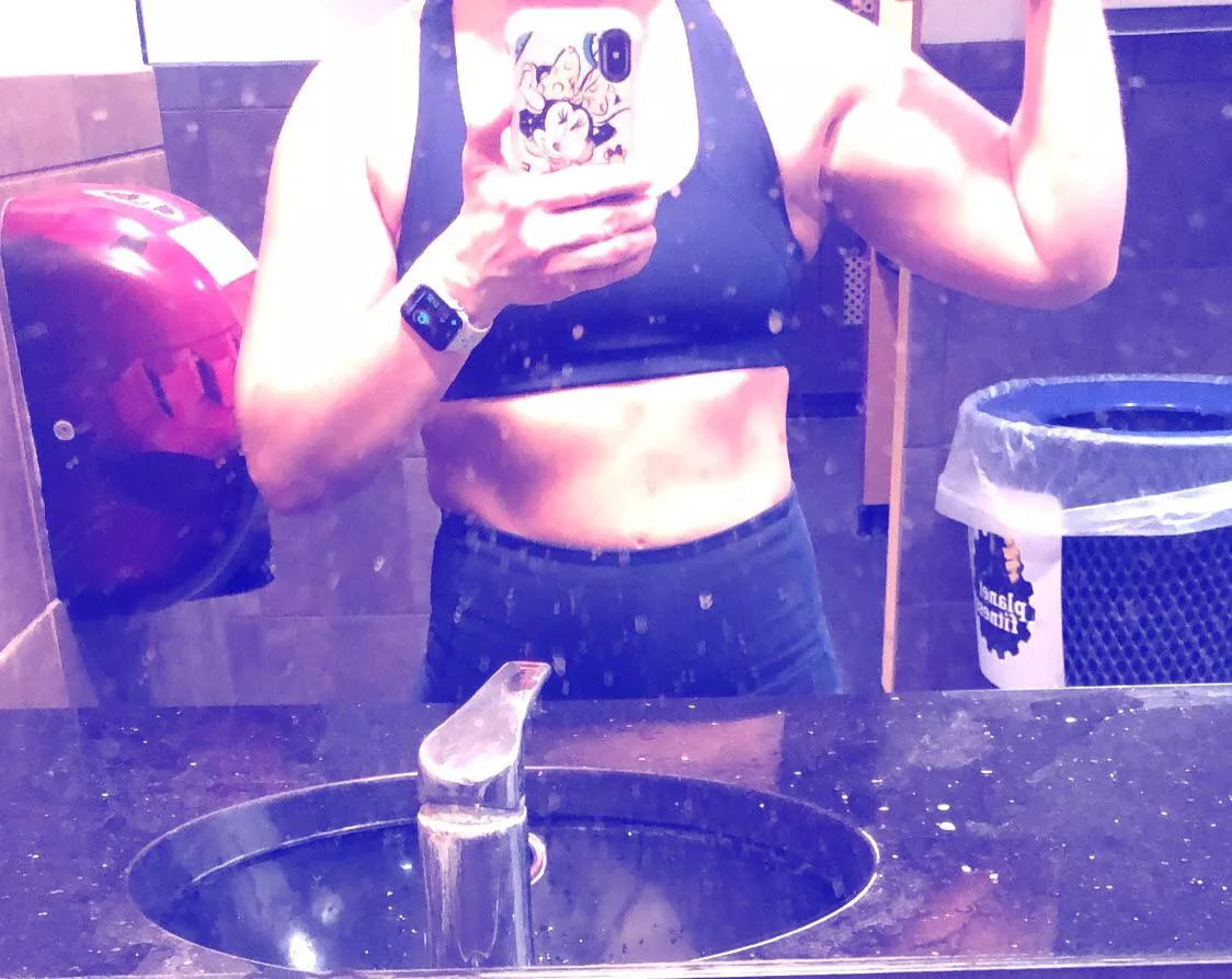 Come check out my onlyfans! Subscribe for only $10.99. Want to see a fit girl with nice glutes 🍑 and arms! 💪🏻 I’m your girl 🤪 link down below!!!