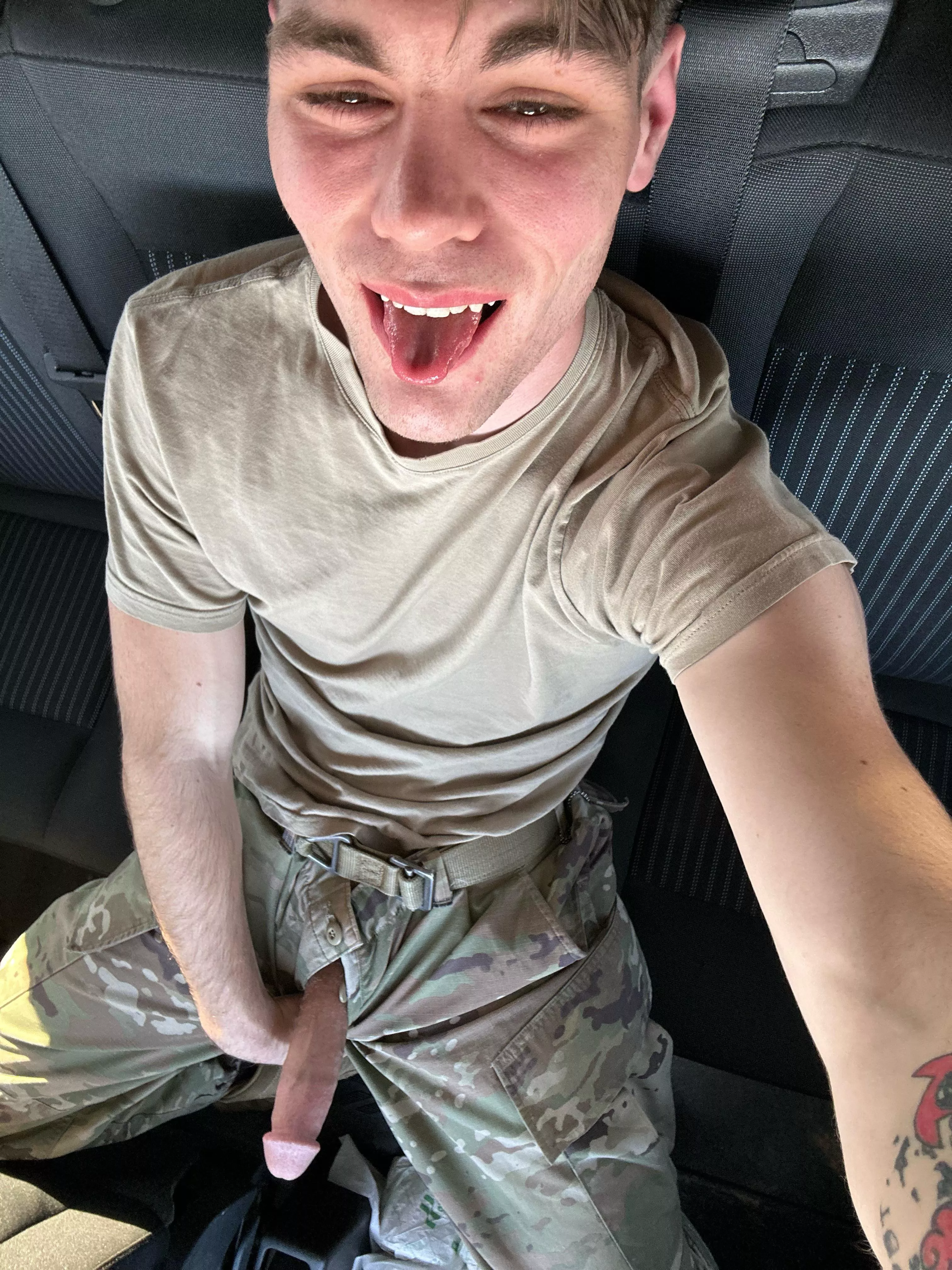 Come suck me off in the back seat