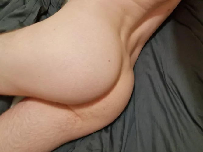 dm if u wanna fill mah butt