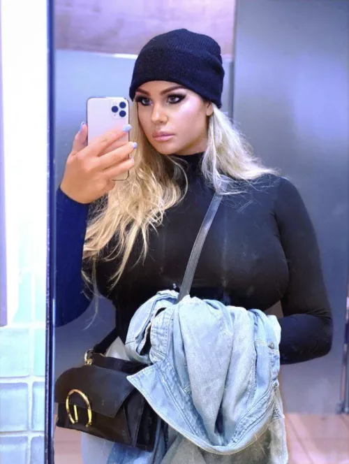 Dm me to see the other side of me :)