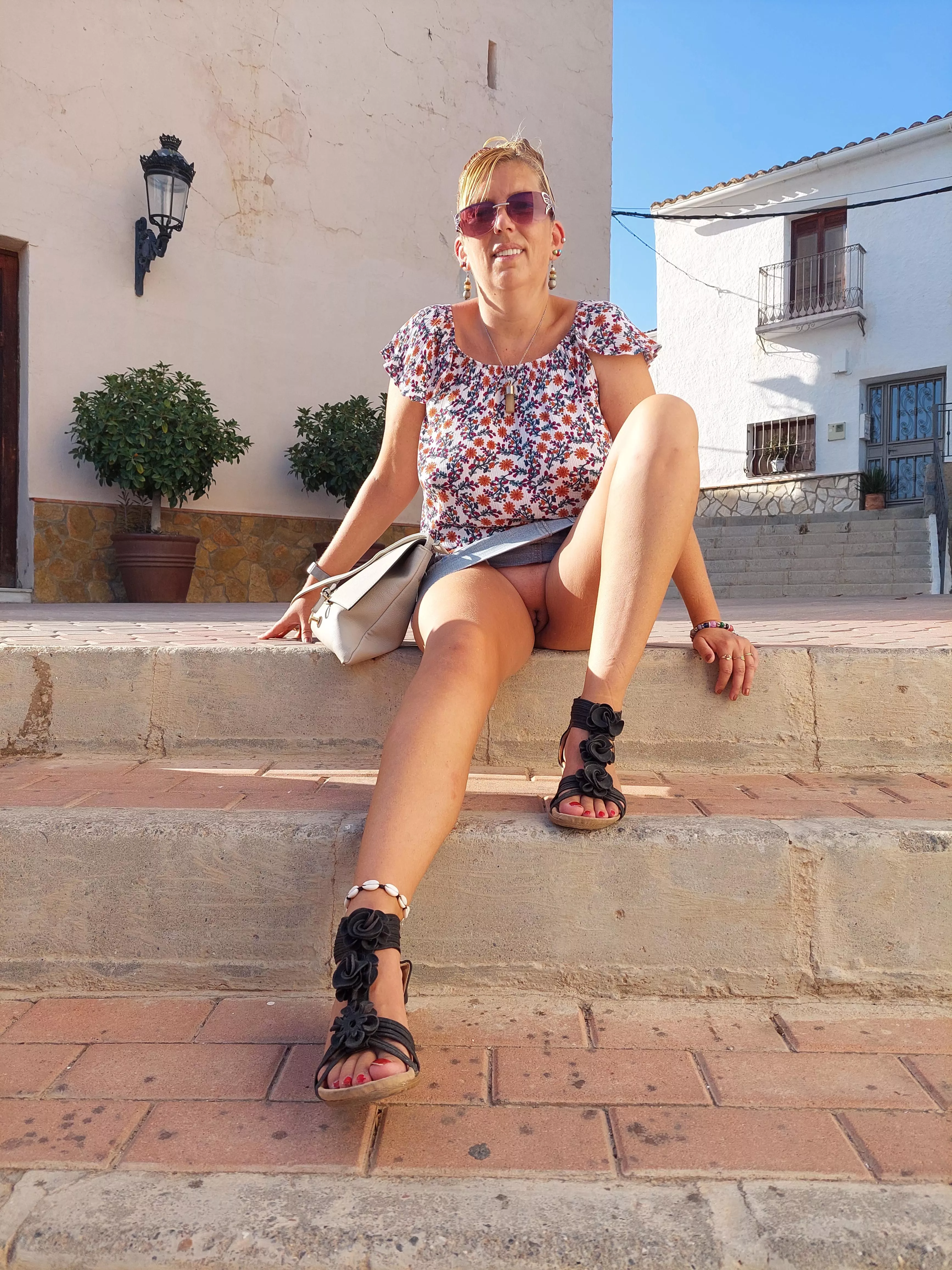 Do any girls still wear panties? i stopped wearing them years ago!