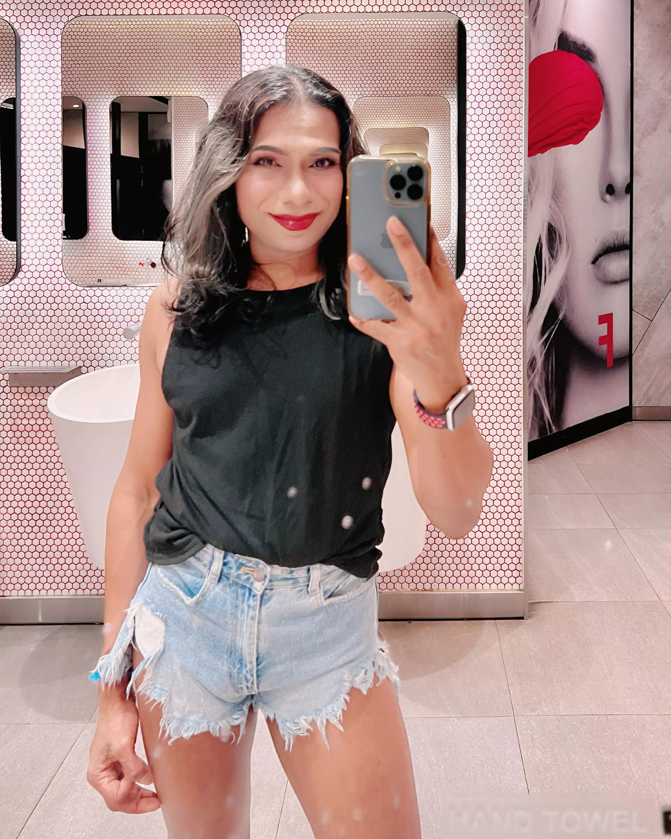 Does this outfit give a cute girl-next-door look?