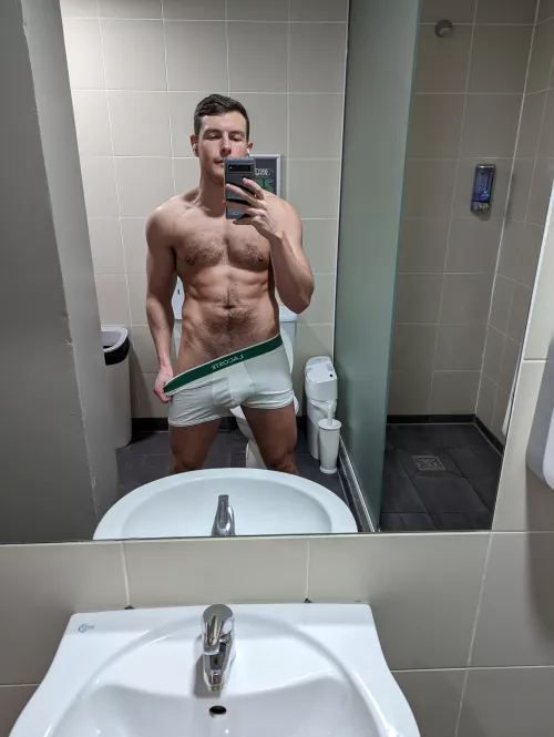 English Boy looking for a shower buddy, who is game?
