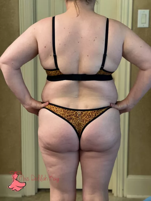 [f] some chubby cheeks in a thong for your Saturday