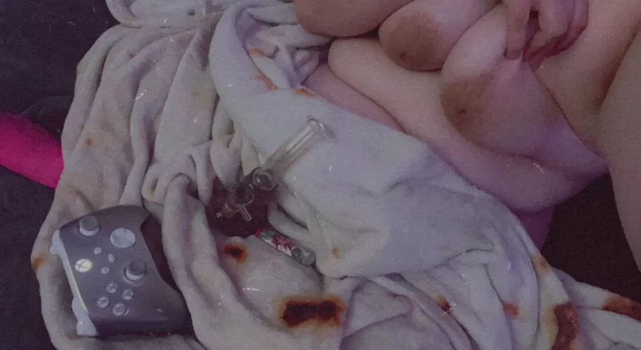 [F] Wanted to smoke in the nude 🥰 thought I’d share.