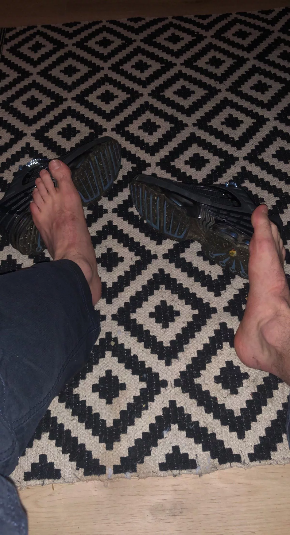 Feet & shoes - what would you rather sniff 👃