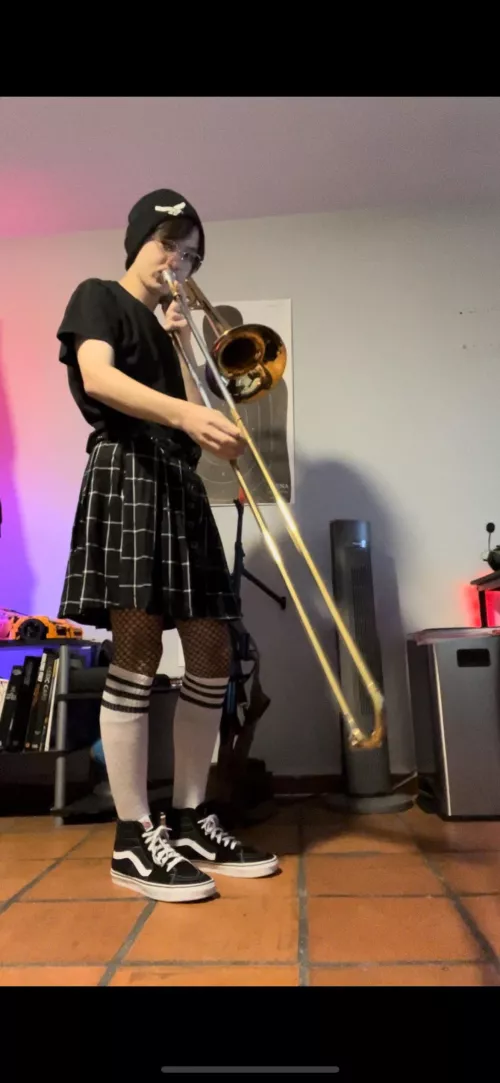 Femboy trombonist!!! <3