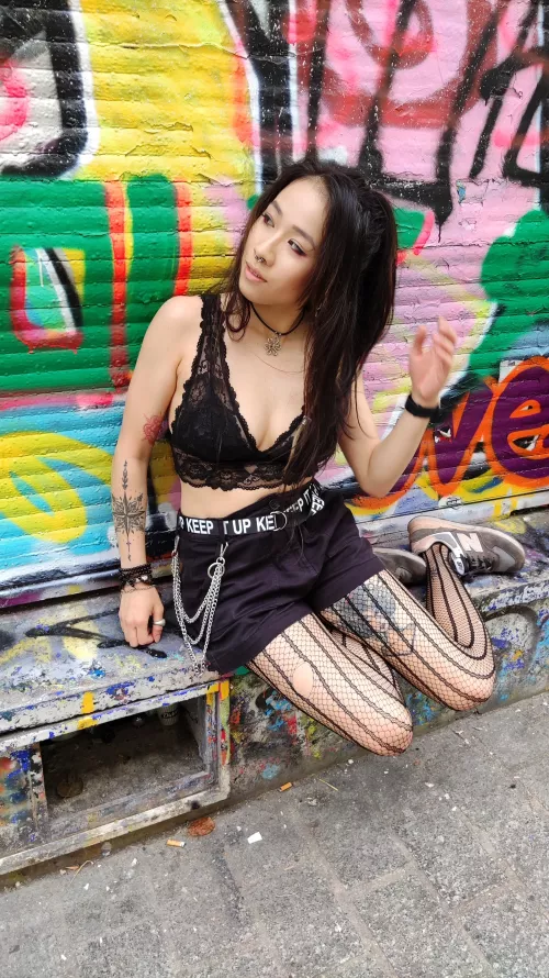 for me this is a good rave Outfit, it's perfect If it's get to hot. So a bralette and Shorts with some chains are perfect. of course I need comfortable shoes for a long night 🤭🤭🤭