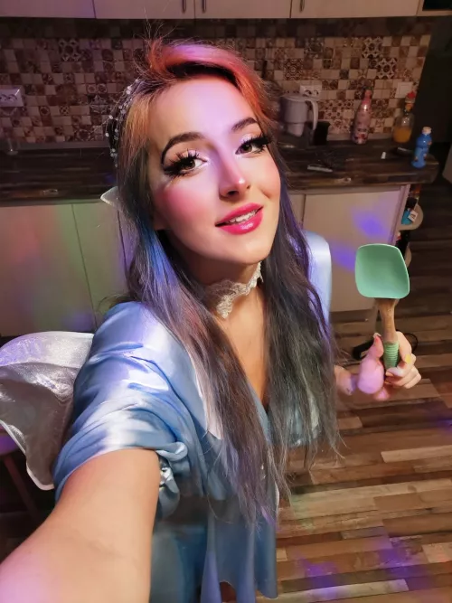 hands up if you need a waifu